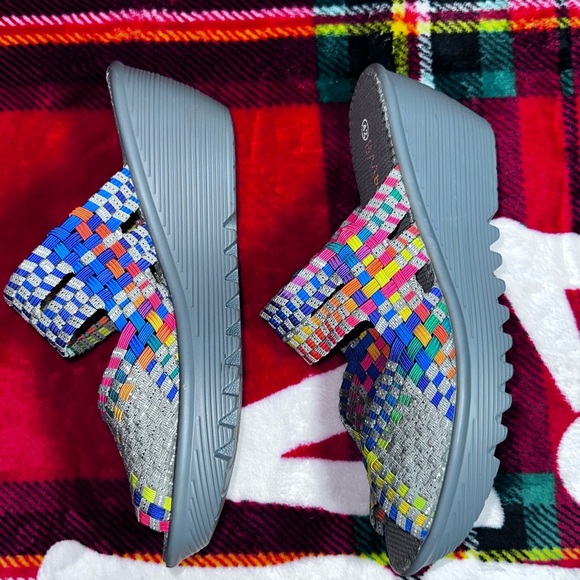 🌈 Bernie Mev Catwalk Woven Wedge Sandals - Picture 4 of 12